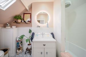 En suite- click for photo gallery